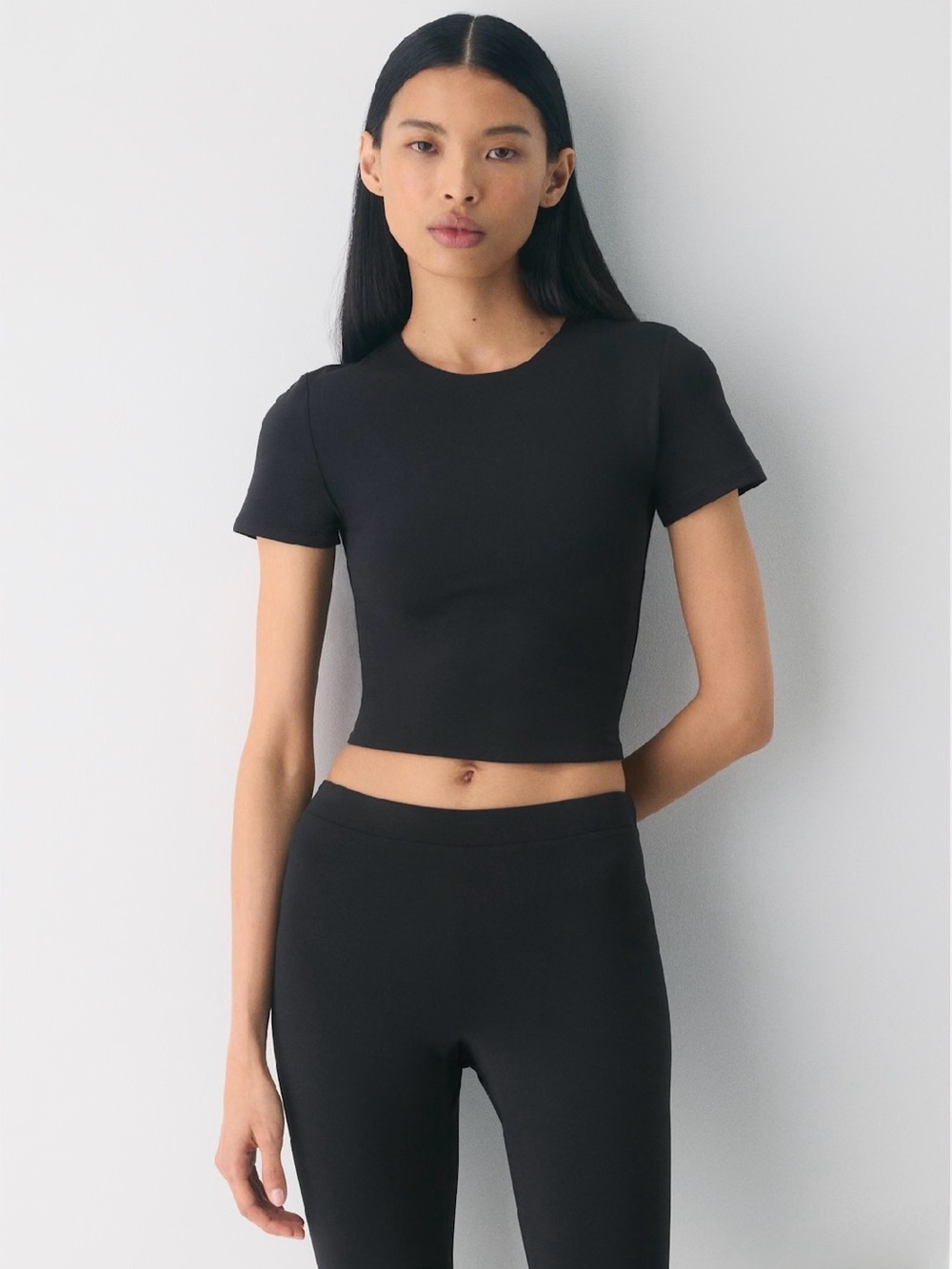 Aritzia Original Contour Marvel Crew
Waist T-Shirt in Dark Green